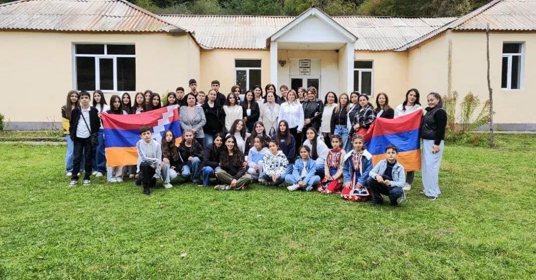 Զորավանի հիմնական դպրոցը գրողի տանը