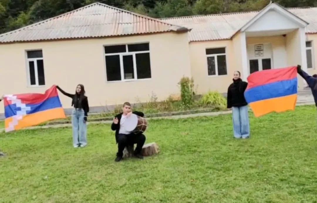 Զորավանի հիմնական դպրոցը գրողի տանը
