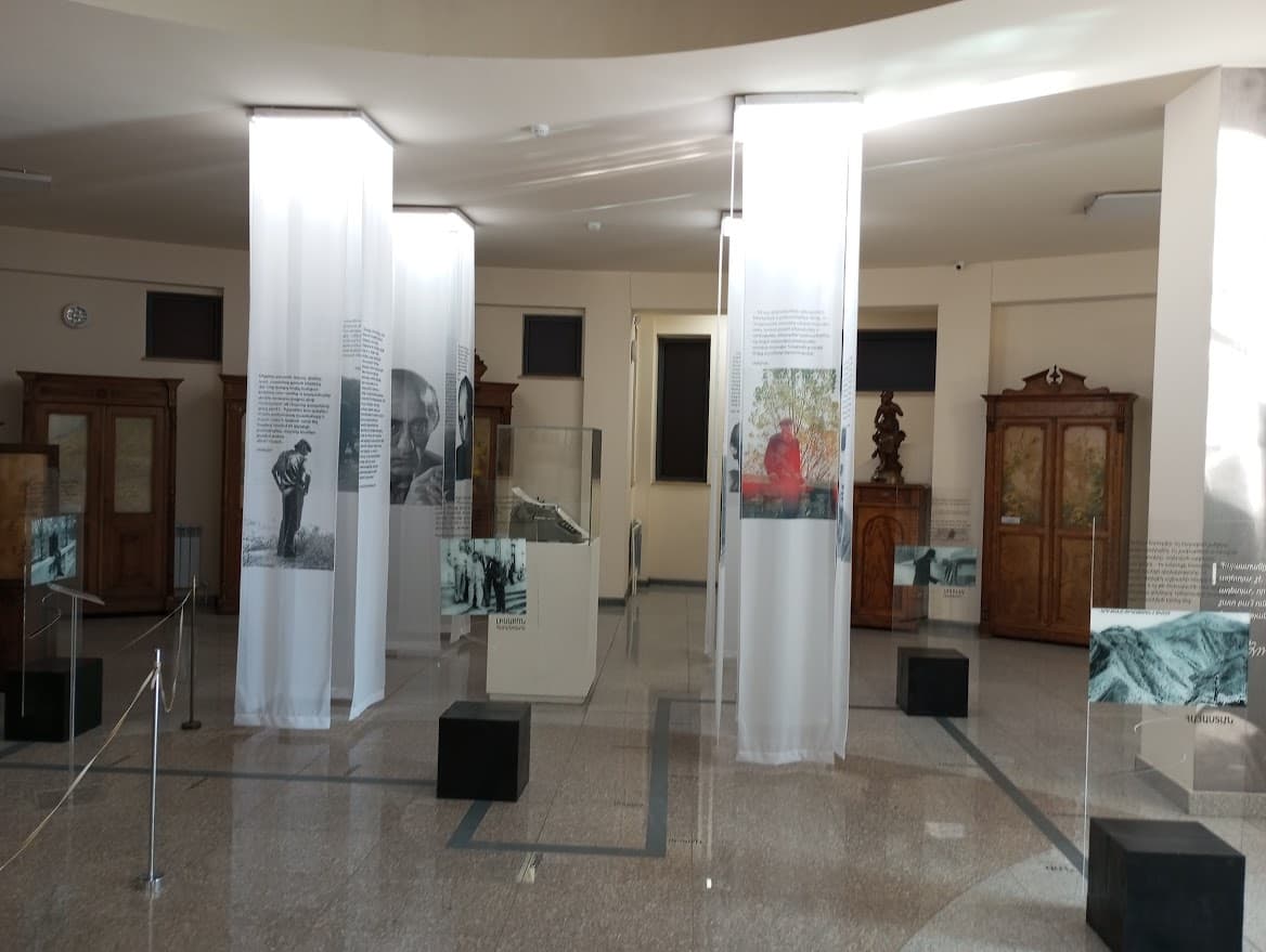 Ու նայես, նայես․․․