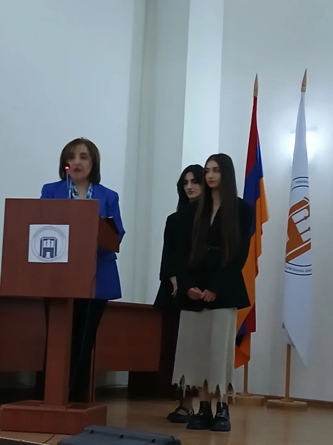 Մենք ենք, մեր սարերը - գերմաներեն